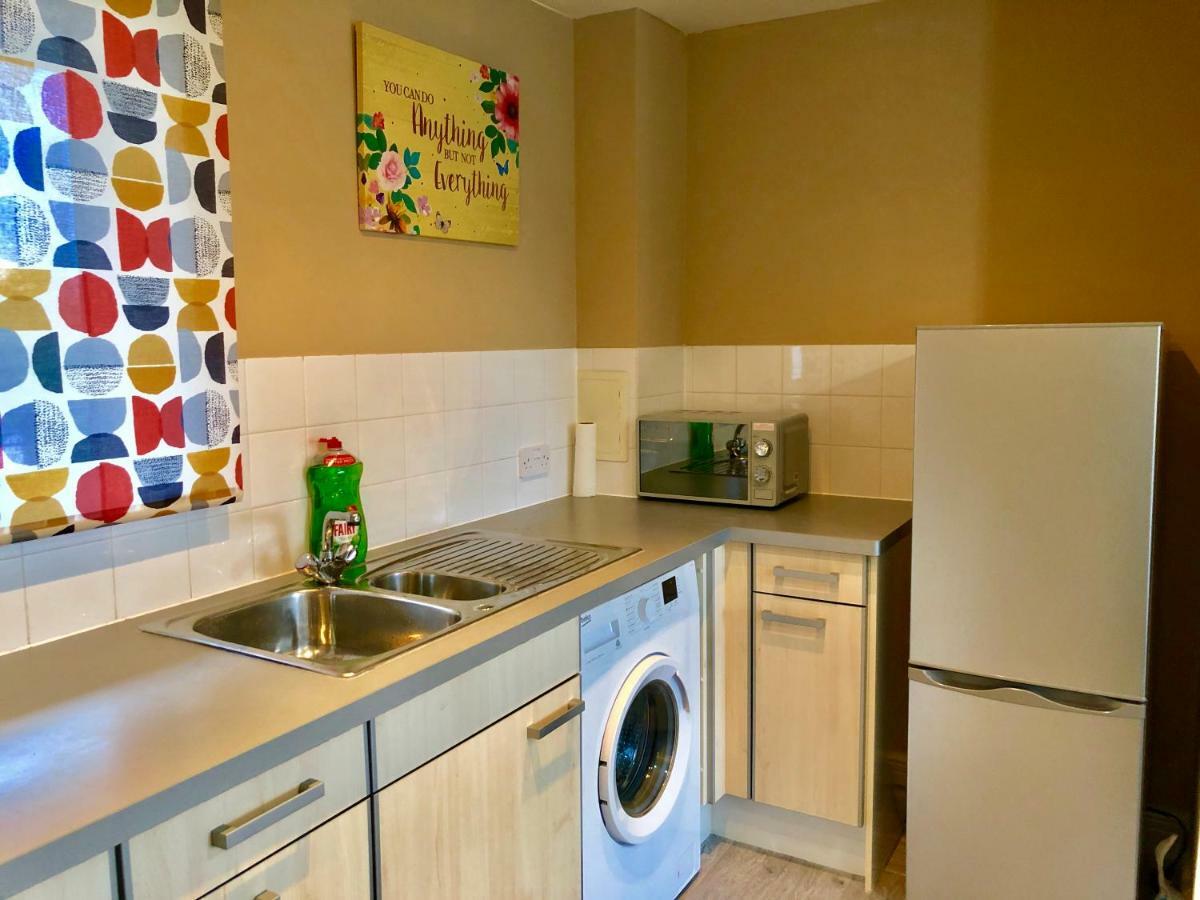 2 Bedrooms Modern Apartment, Lounge, Full Kitchen, Balcony, 5 Minutes Stratford Station London Exteriör bild