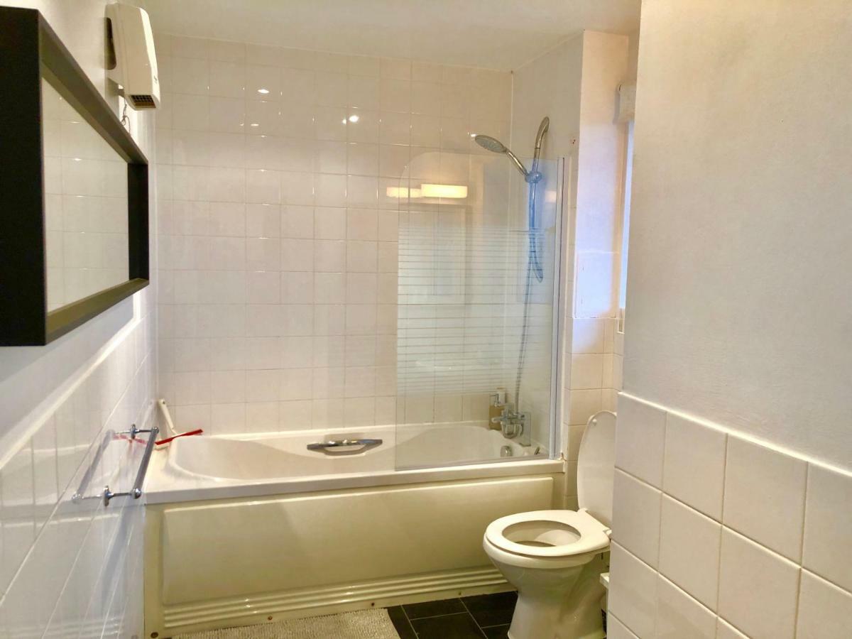 2 Bedrooms Modern Apartment, Lounge, Full Kitchen, Balcony, 5 Minutes Stratford Station London Exteriör bild