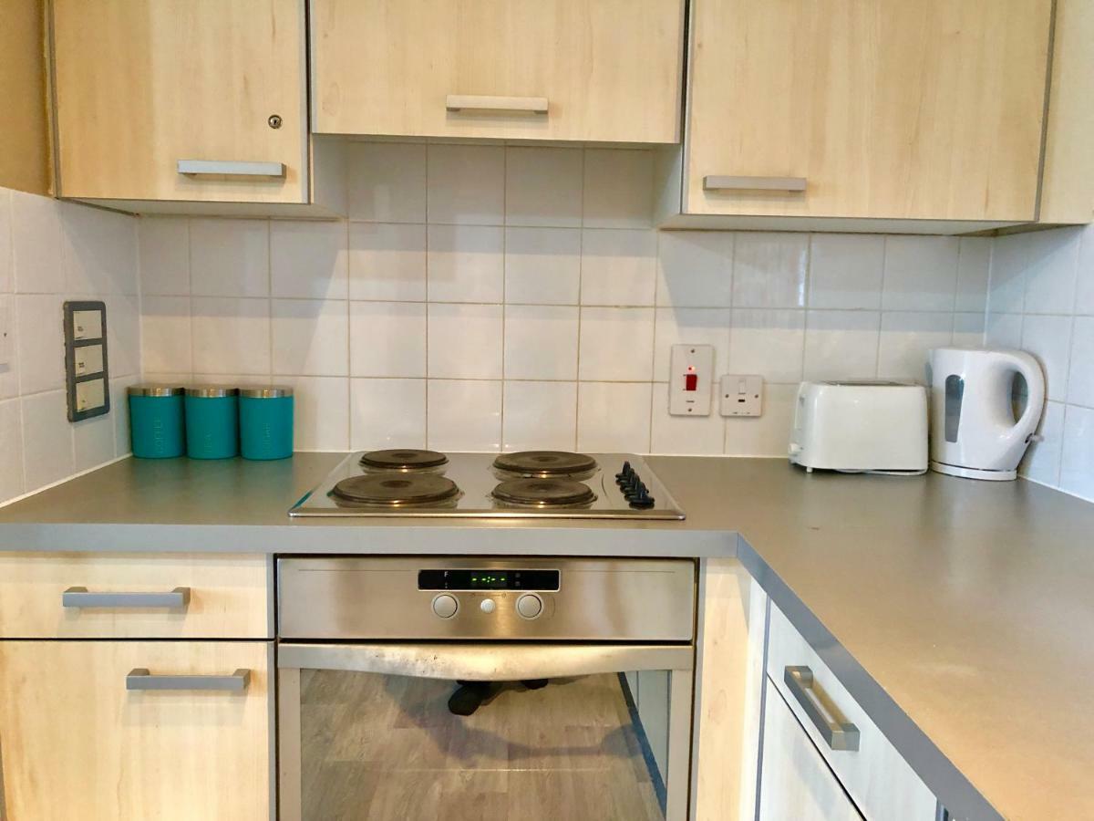 2 Bedrooms Modern Apartment, Lounge, Full Kitchen, Balcony, 5 Minutes Stratford Station London Exteriör bild