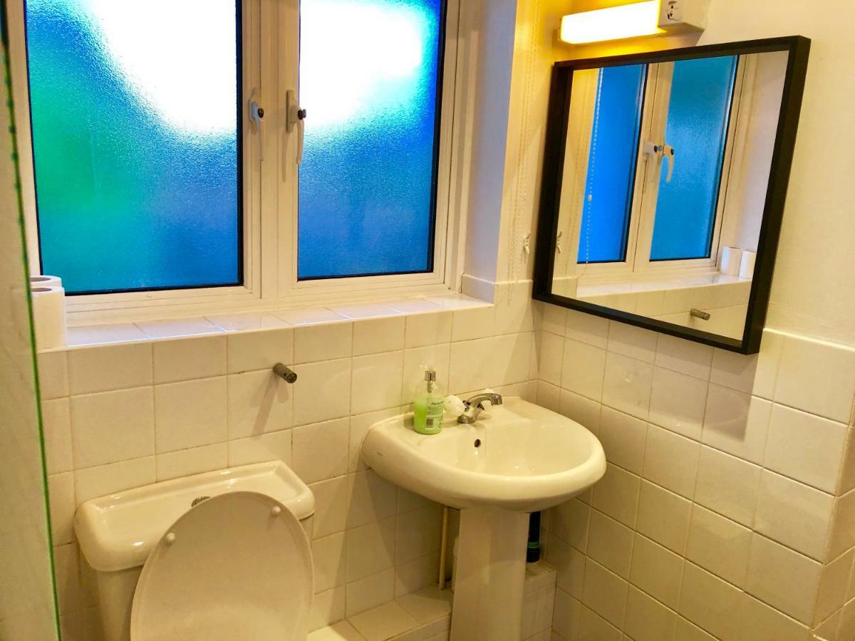 2 Bedrooms Modern Apartment, Lounge, Full Kitchen, Balcony, 5 Minutes Stratford Station London Exteriör bild