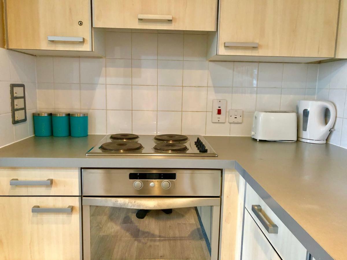 2 Bedrooms Modern Apartment, Lounge, Full Kitchen, Balcony, 5 Minutes Stratford Station London Exteriör bild