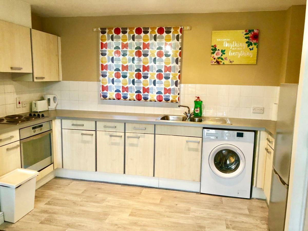 2 Bedrooms Modern Apartment, Lounge, Full Kitchen, Balcony, 5 Minutes Stratford Station London Exteriör bild