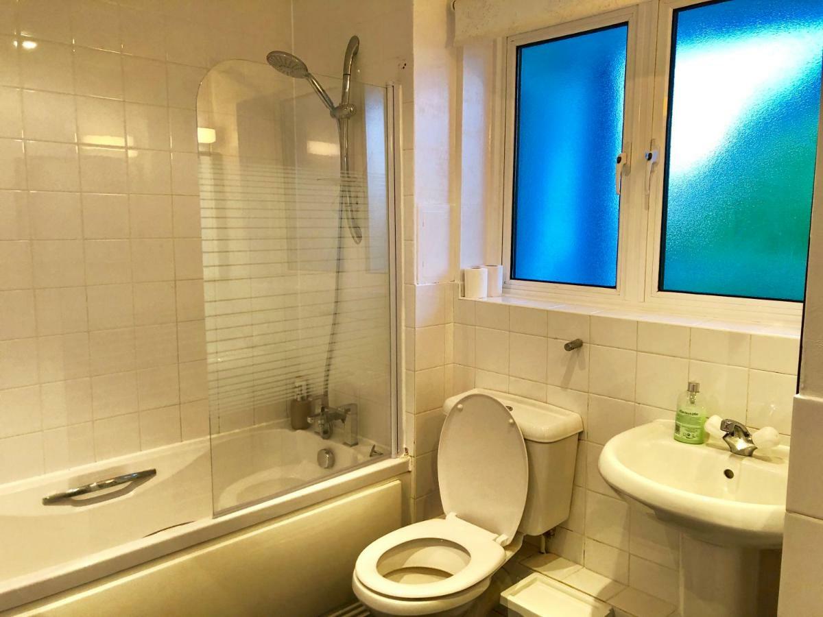 2 Bedrooms Modern Apartment, Lounge, Full Kitchen, Balcony, 5 Minutes Stratford Station London Exteriör bild