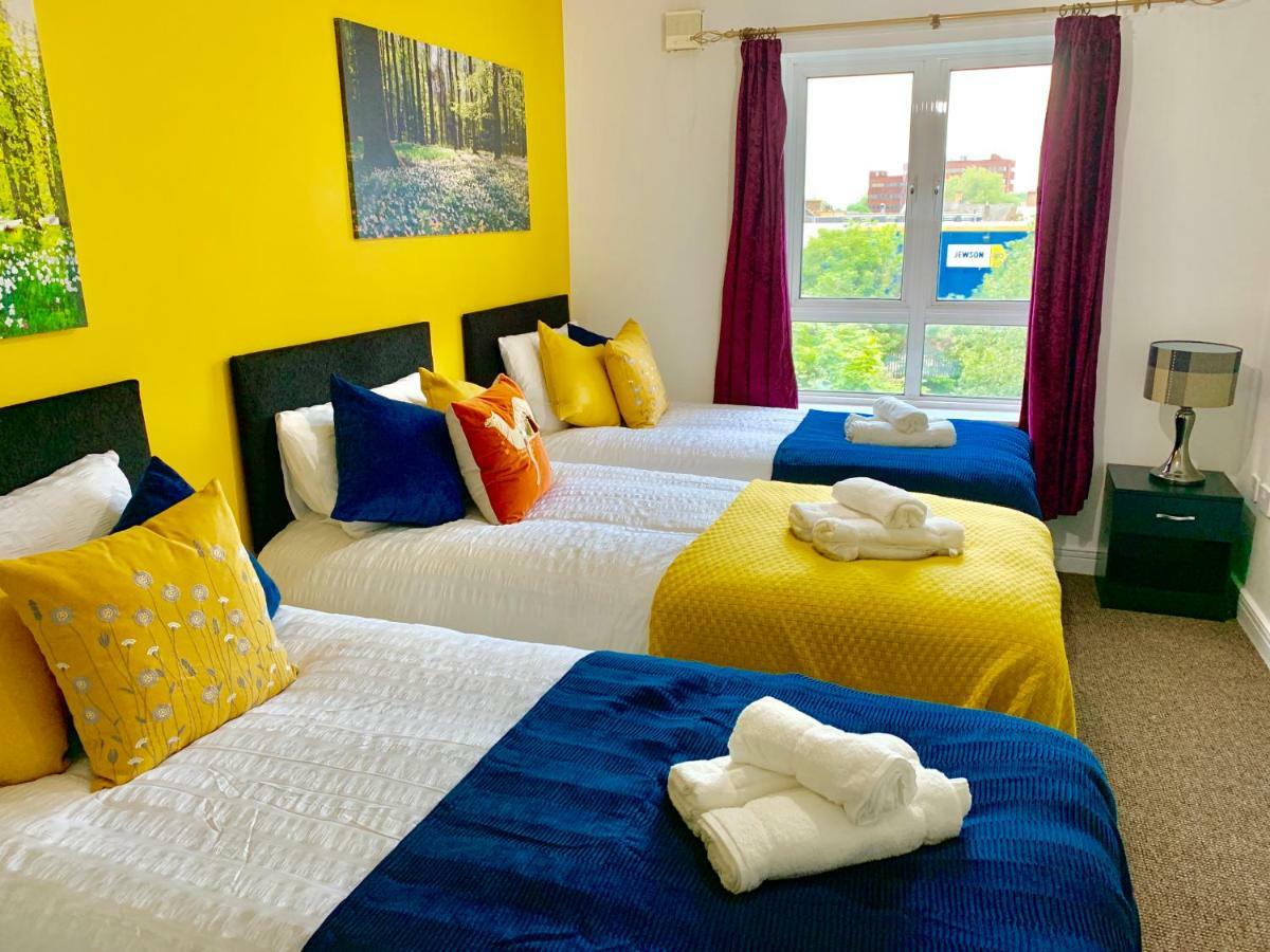 2 Bedrooms Modern Apartment, Lounge, Full Kitchen, Balcony, 5 Minutes Stratford Station London Exteriör bild