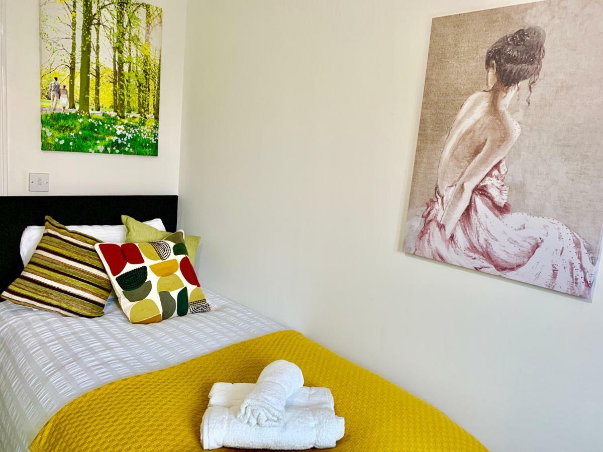 2 Bedrooms Modern Apartment, Lounge, Full Kitchen, Balcony, 5 Minutes Stratford Station London Exteriör bild